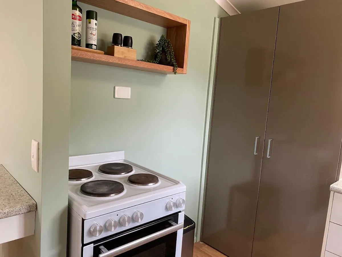 Private Guesthouse - Pet Friendly - Walk To Beach Buddina Дом отдыха