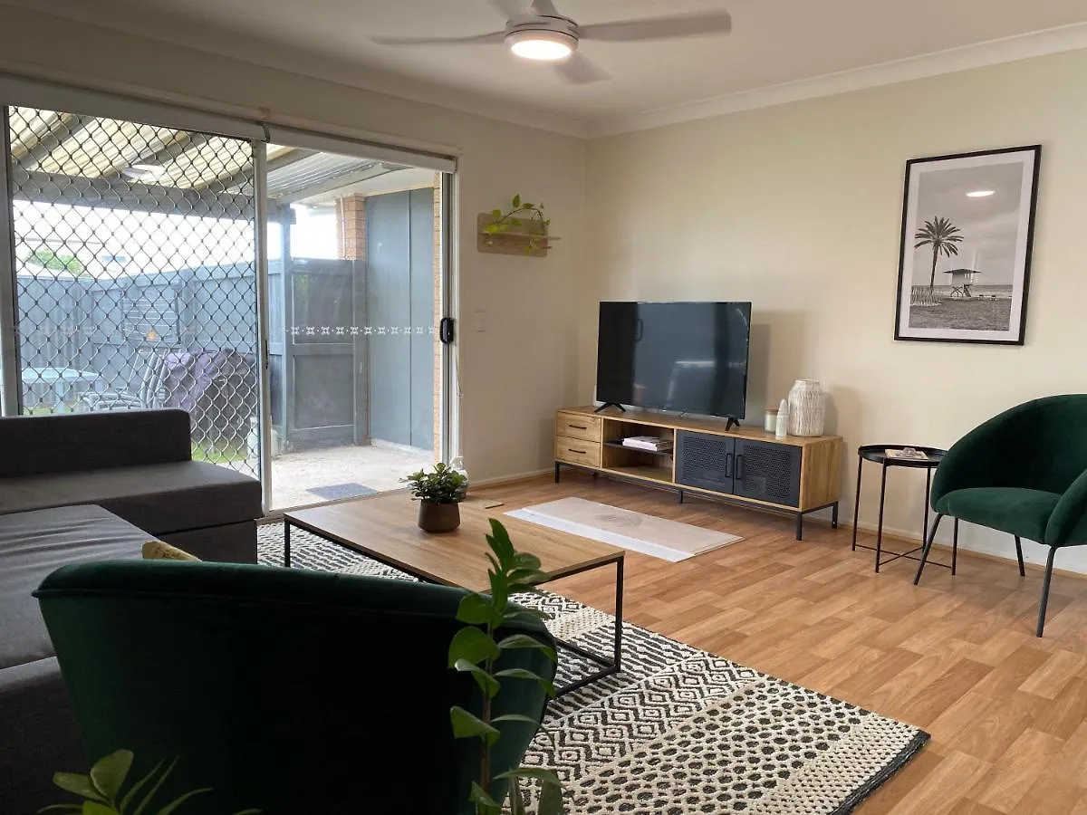 Private Guesthouse - Pet Friendly - Walk To Beach Buddina